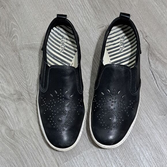 Taos Footwear Glory Studded Loafer Goth Slip On Shoes Size 8 Black - Picture 13 of 15